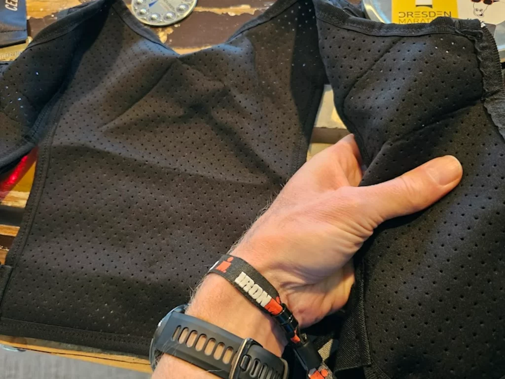 Binnenzijde van de Stravix hardlooprugtas met vakindeling