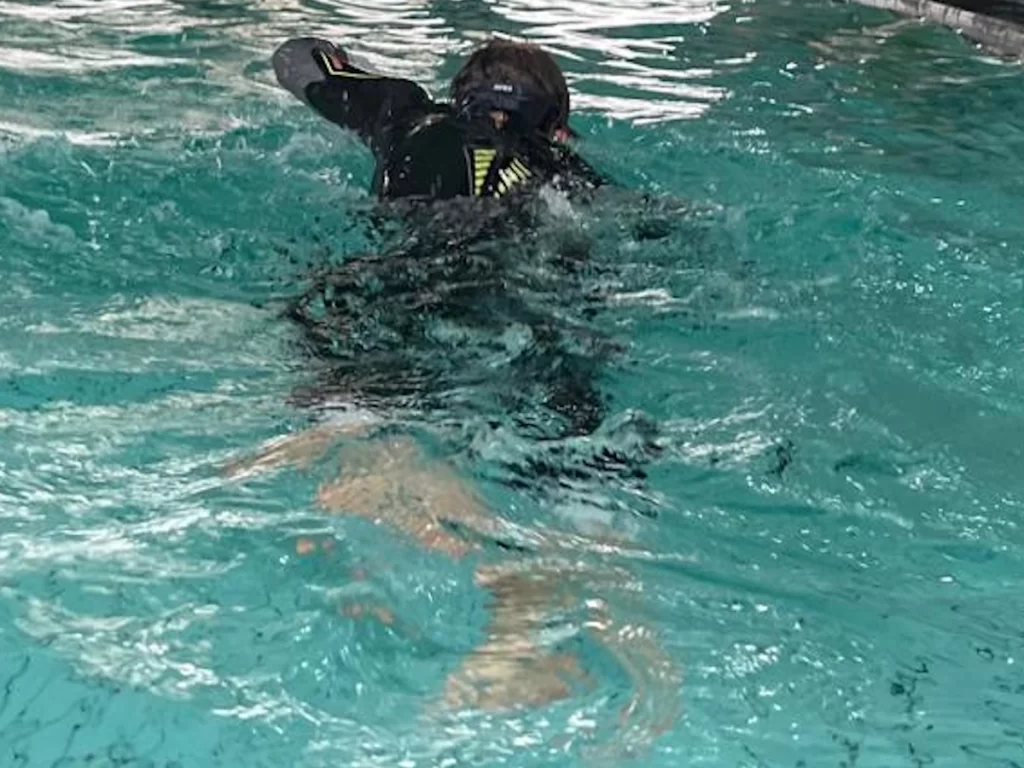 Zone3 Aspire zwempak getest in open water met sterke drijfkracht